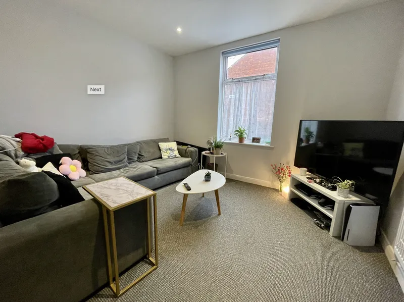 Spacious 2 Bed House // JUL 2026 - Image 4